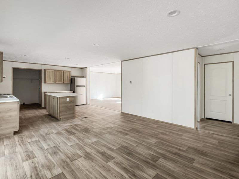 Spacious, unfurnished interior of a new home in , Walterboro (Image 16).