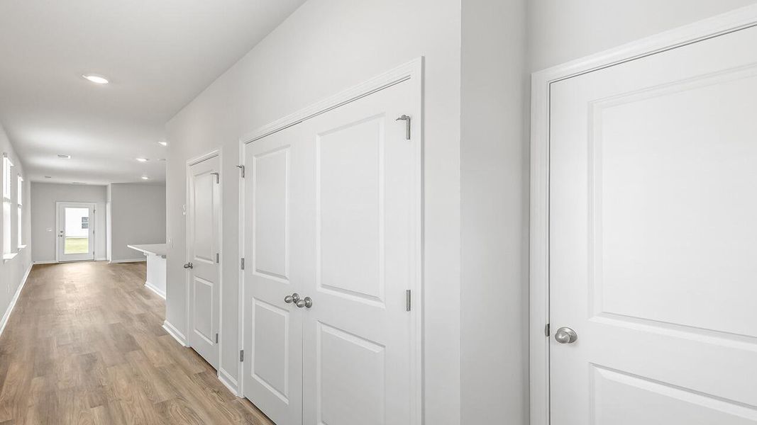 Spacious, unfurnished interior of a new home in Carolina Groves, Moncks Corner (Image 22).
