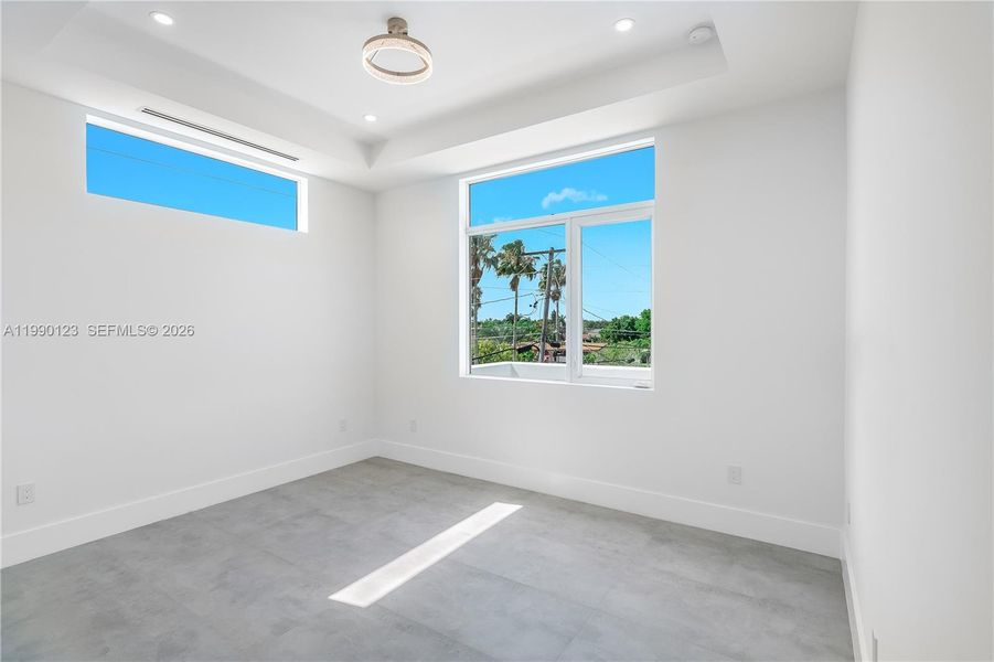 Spacious, unfurnished interior of a new home in , Doral (Image 28).