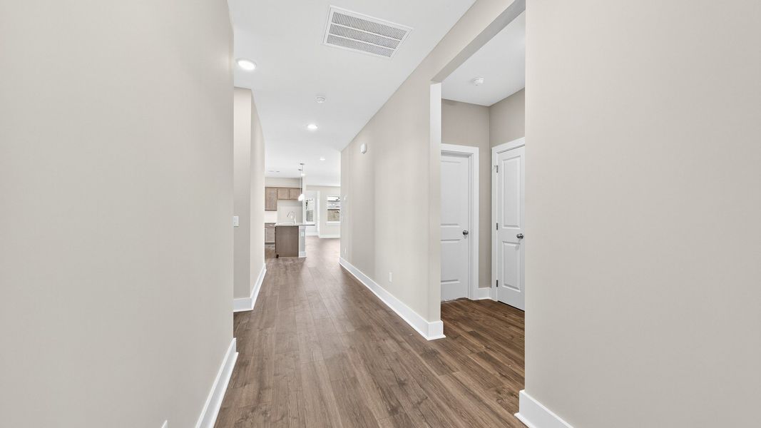 Spacious, unfurnished interior of a new home in McClure Farms, Columbia (Image 41).