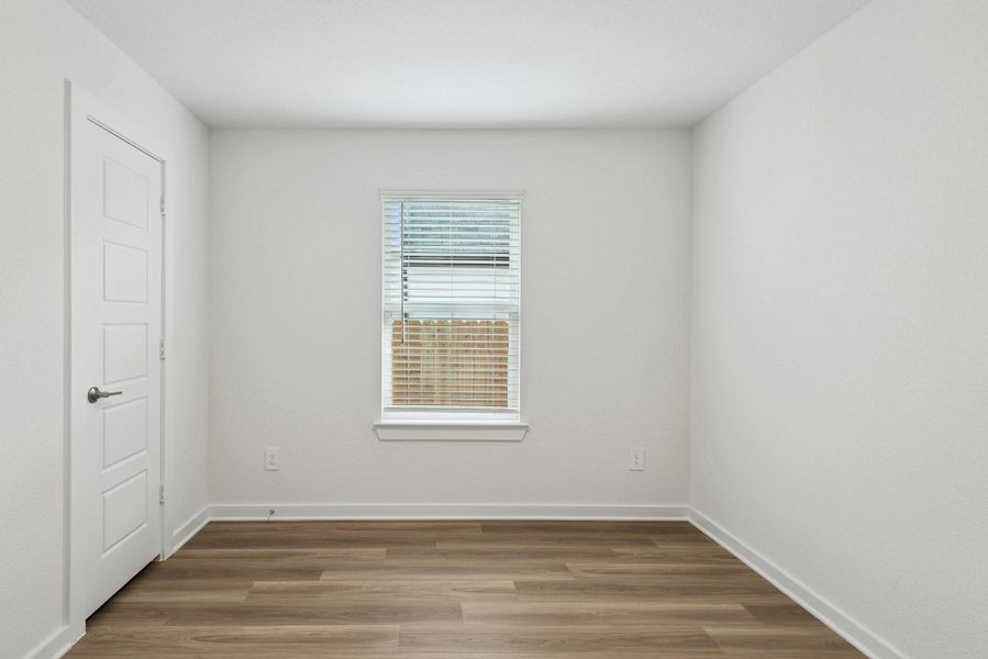 Spacious, unfurnished interior of a new home in Lone Star Landing, Montgomery (Image 33).