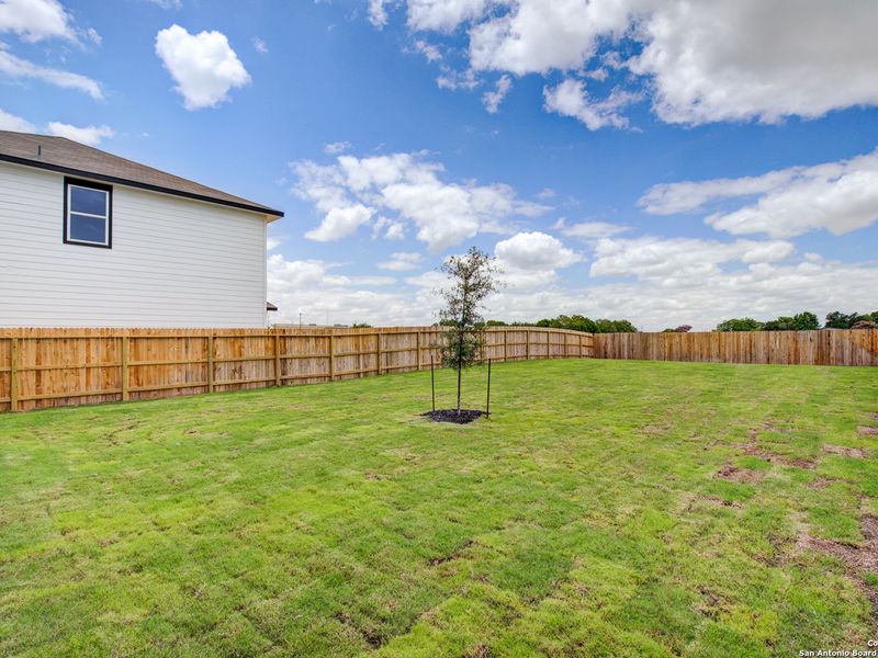 Exterior details and patio area of a home in Hannah Heights, Seguin (Image 22).
