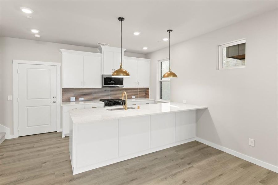 13. 2013 Aldrich - Kitchen (2)