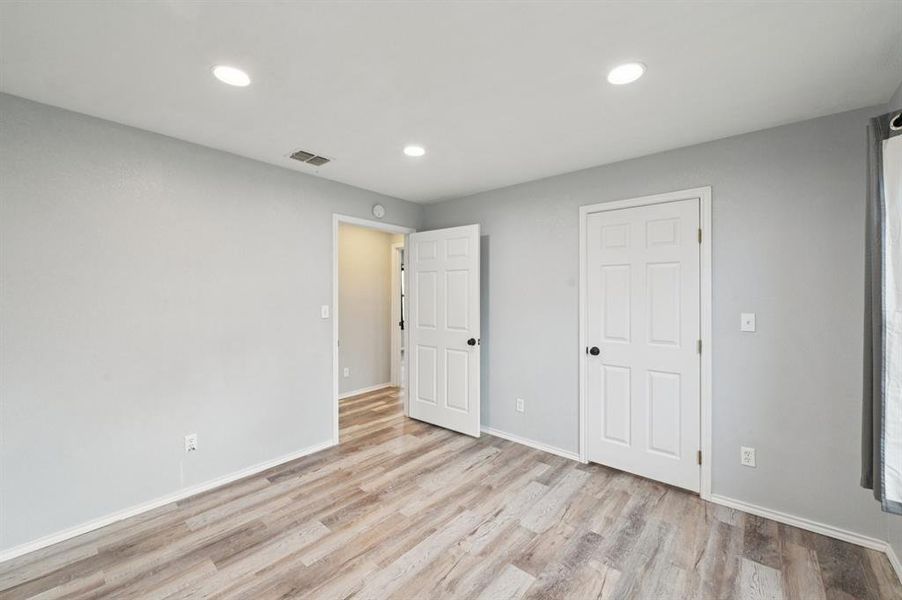 Spacious, unfurnished interior of a new home in , Weatherford (Image 16).
