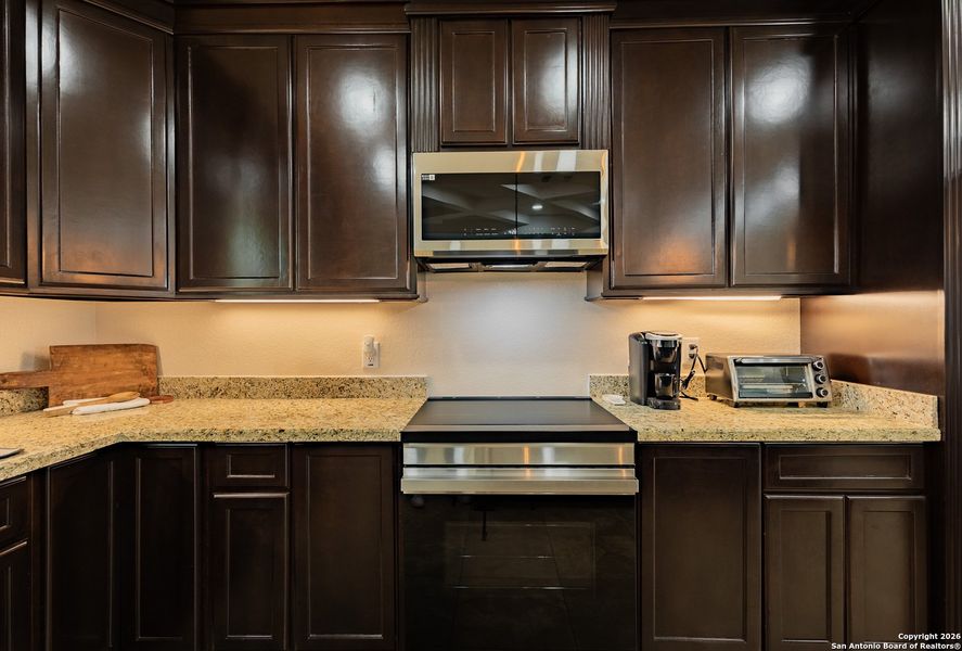 Furnished interior view inside a new home in , Uvalde (Image 4).