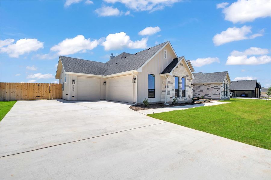 Image 32 of a home in King Oaks. Image 32 of a home in King Oaks.