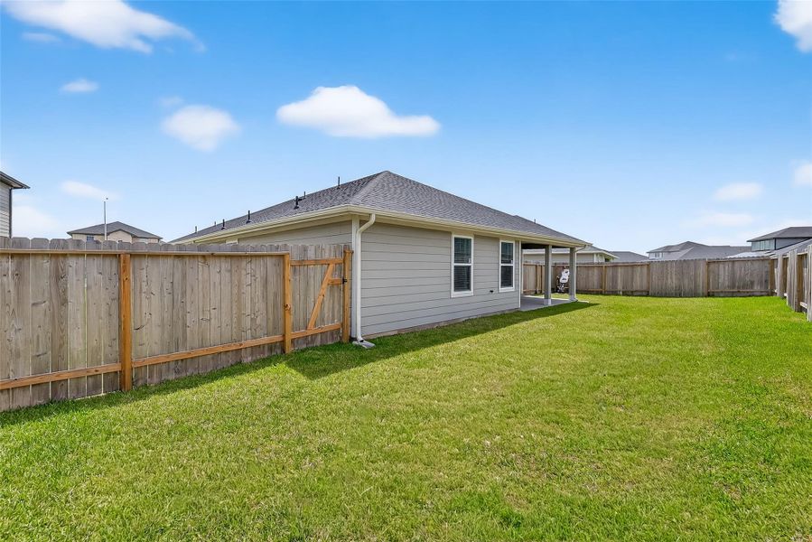 Exterior details and patio area of a home in Evergreen, Rosenberg (Image 27).