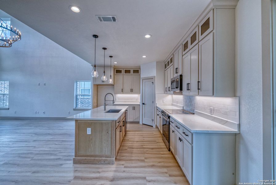 Furnished interior view inside a new home in , Uvalde (Image 6).