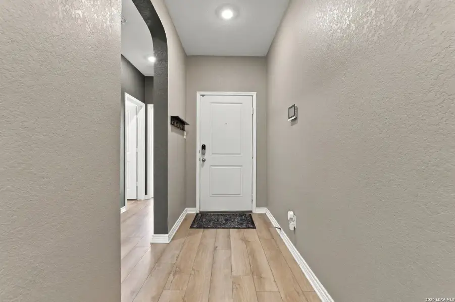 Spacious, unfurnished interior of a new home in , San Antonio (Image 39).