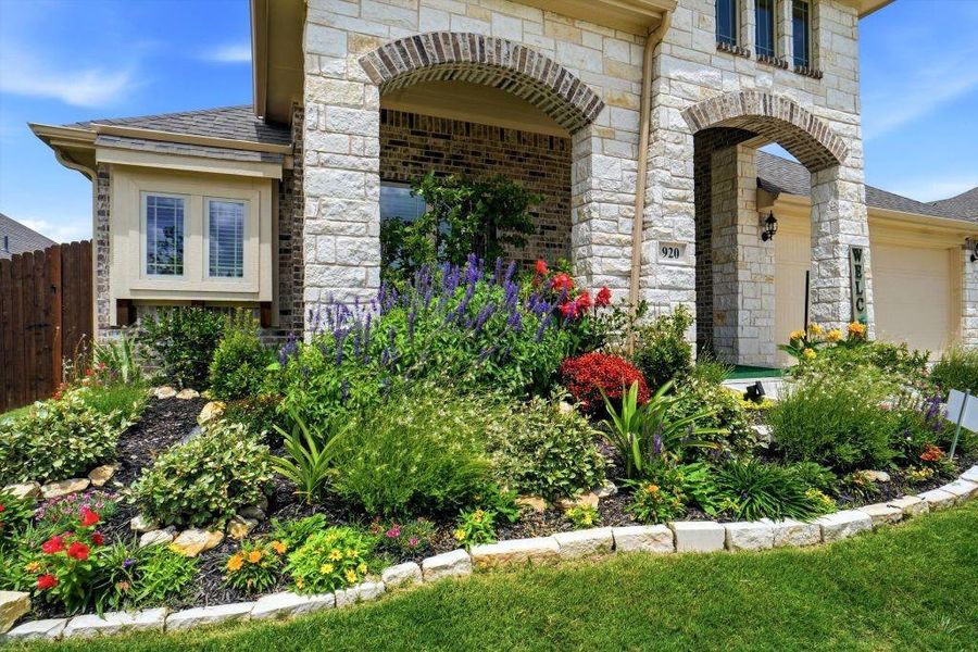 Exterior details and patio area of a home in Star Ranch, Godley (Image 22).