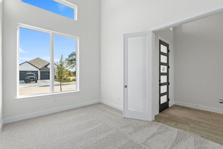Spacious, unfurnished interior of a new home in Parmer Ranch, Georgetown (Image 31).