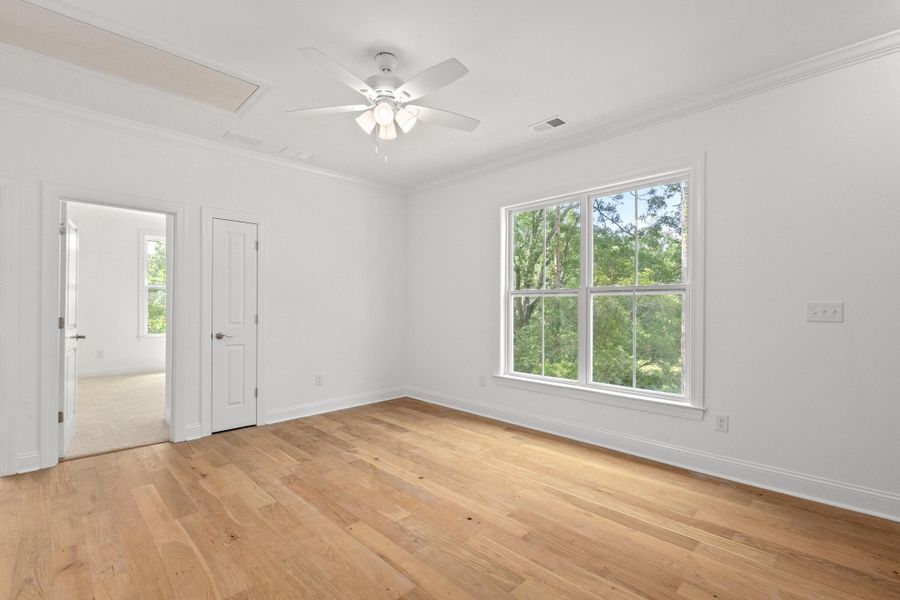 Spacious, unfurnished interior of a new home in , Summerville (Image 29).
