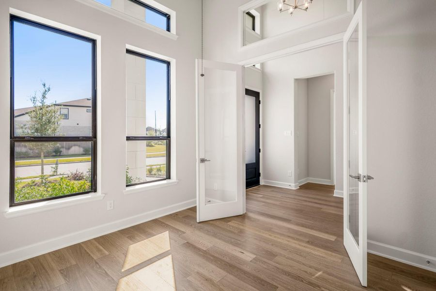 Spacious, unfurnished interior of a new home in Sienna 70′ Lots, Missouri City (Image 36).