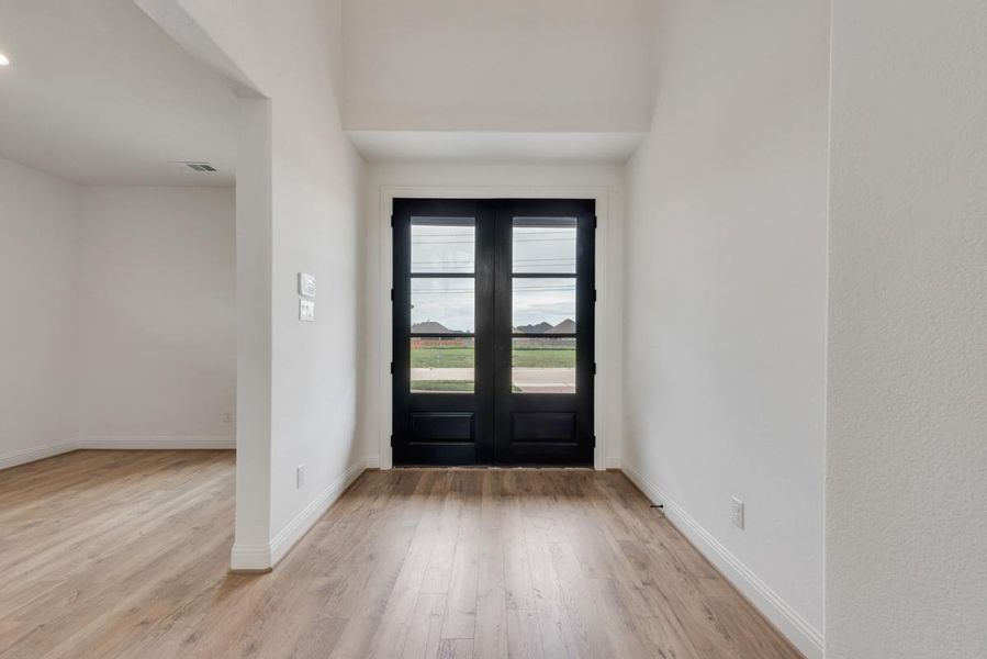 Spacious, unfurnished interior of a new home in Cedar Ridge Estates, Grand Prairie (Image 18). Spacious, unfurnished interior of a new home in Cedar Ridge Estates, Grand Prairie (Image 18).