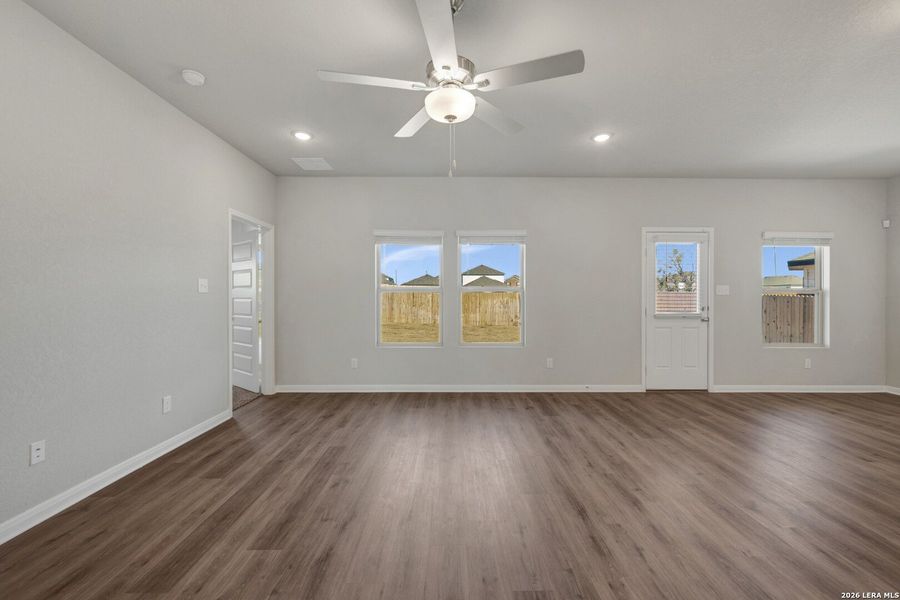 Spacious, unfurnished interior of a new home in Paloma Park, Converse (Image 16).