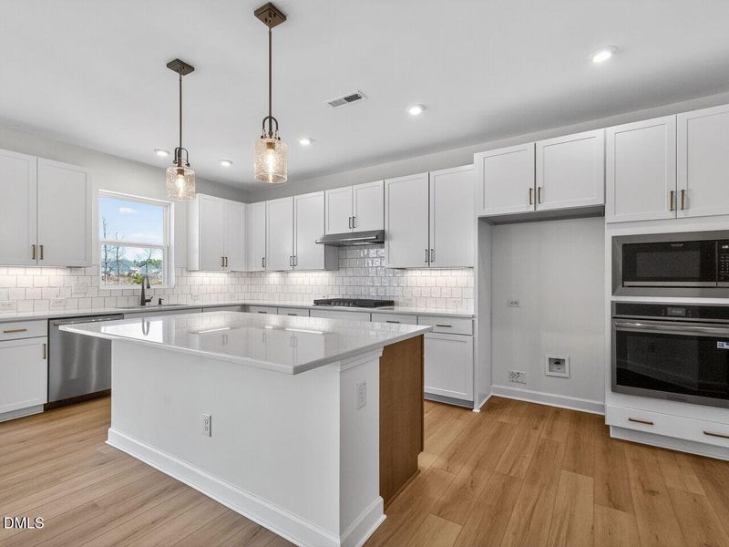 013-1280x960-kitchen