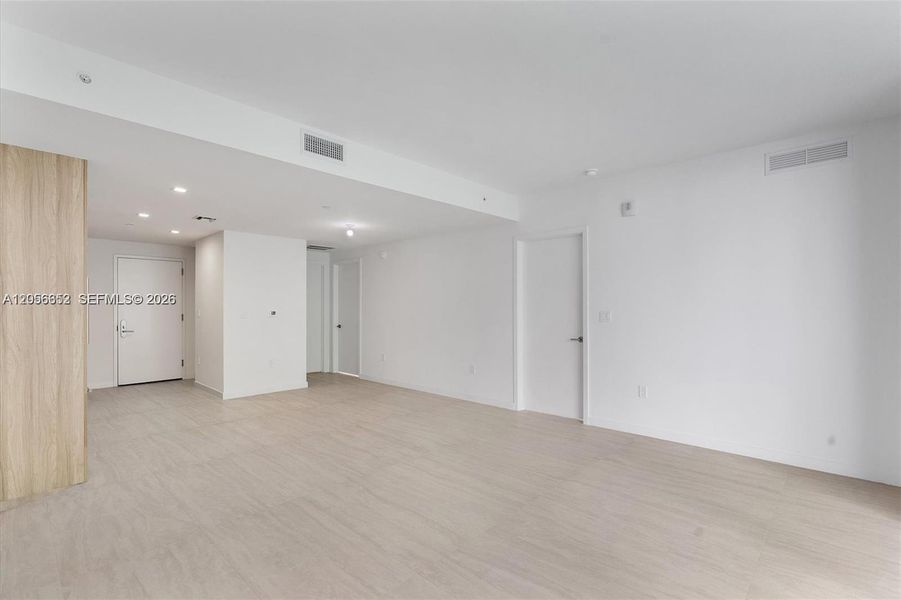 Spacious, unfurnished interior of a new home in , Miami (Image 15).