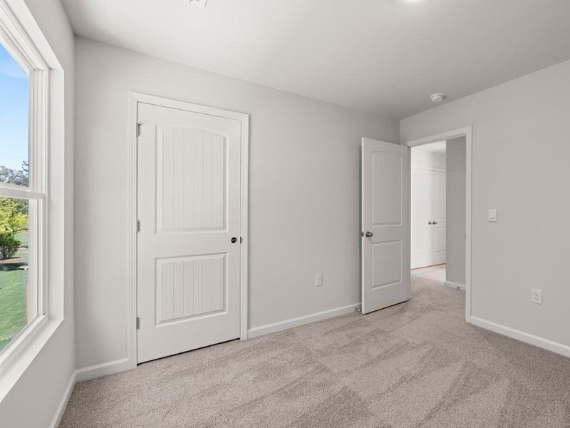 Spacious, unfurnished interior of a new home in Falcon Landing Townhomes, Gainesville (Image 26).