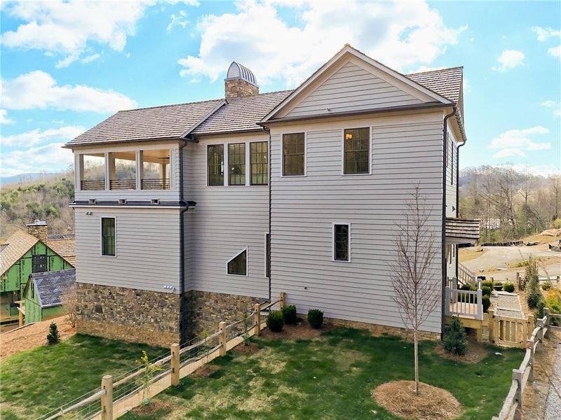 Exterior details and patio area of a home in , Clarkesville (Image 4).