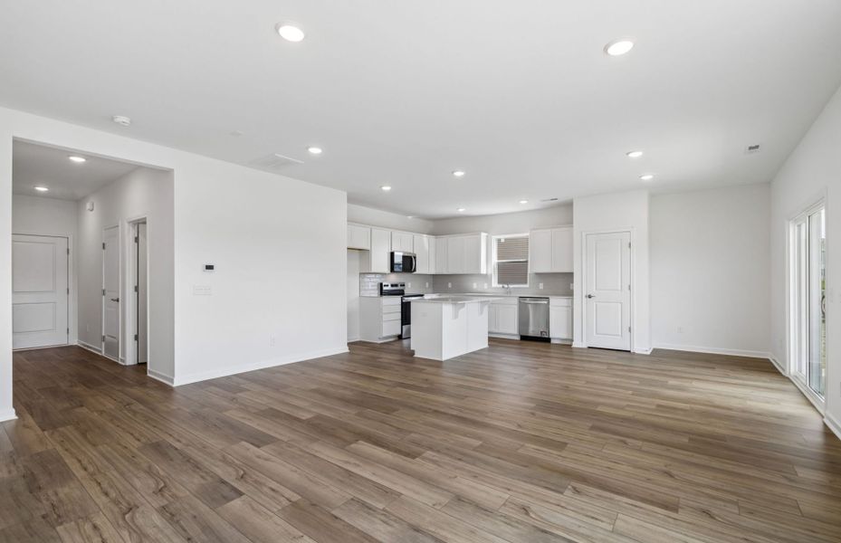 Spacious, unfurnished interior of a new home in Highlands of Carter's Station, Columbia (Image 37).