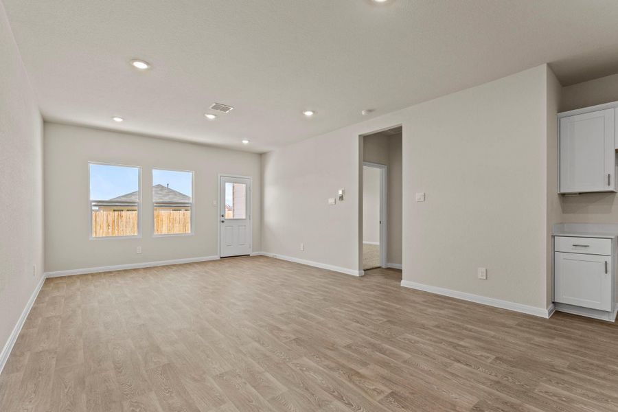 Spacious, unfurnished interior of a new home in Whisper South, San Marcos (Image 16).