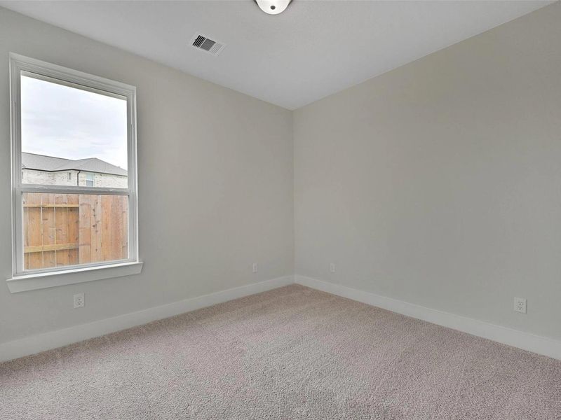 Spacious, unfurnished interior of a new home in Lago Mar, Texas City (Image 36).