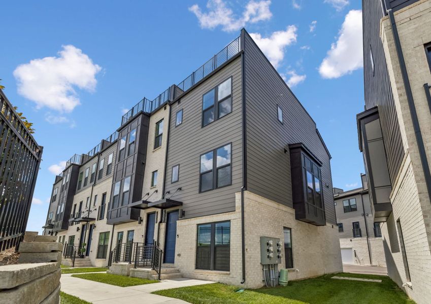 Condo located in Nashville, TN showcasing its design and architecture (Image 27).