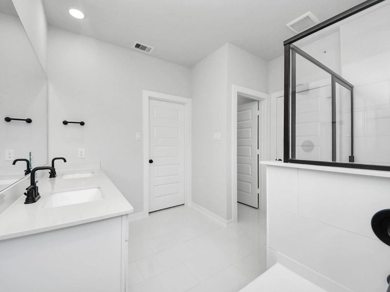 Furnished interior view inside a new home in River Ranch Meadows, Dayton (Image 16).