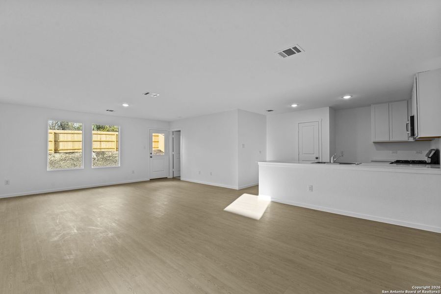 Spacious, unfurnished interior of a new home in Steelwood Trails: Watermill Collection, New Braunfels (Image 10).