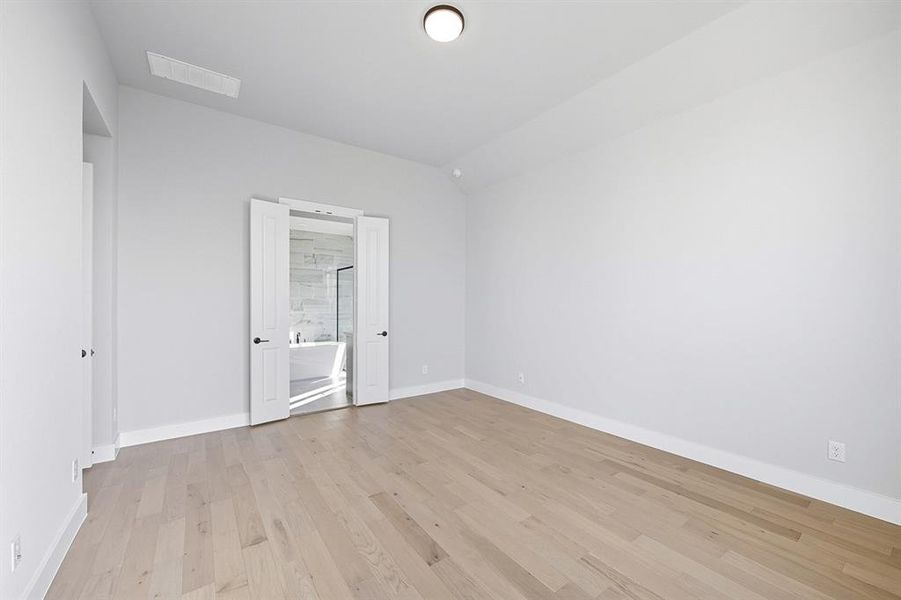 Spacious, unfurnished interior of a new home in Trinity Falls, McKinney (Image 15). Spacious, unfurnished interior of a new home in Trinity Falls, McKinney (Image 15).