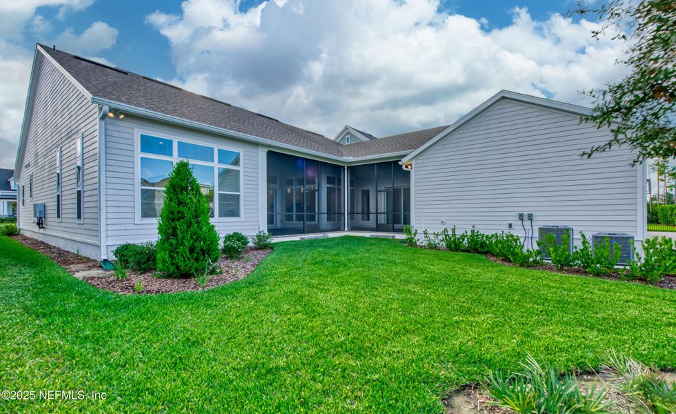 Exterior details and patio area of a home in Seven Pines, Jacksonville (Image 3).