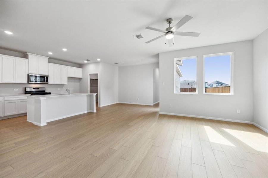 Spacious, unfurnished interior of a new home in Bellagio, Forney (Image 15).