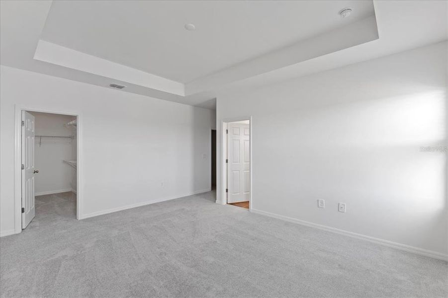 Spacious, unfurnished interior of a new home in , Orange City (Image 10).