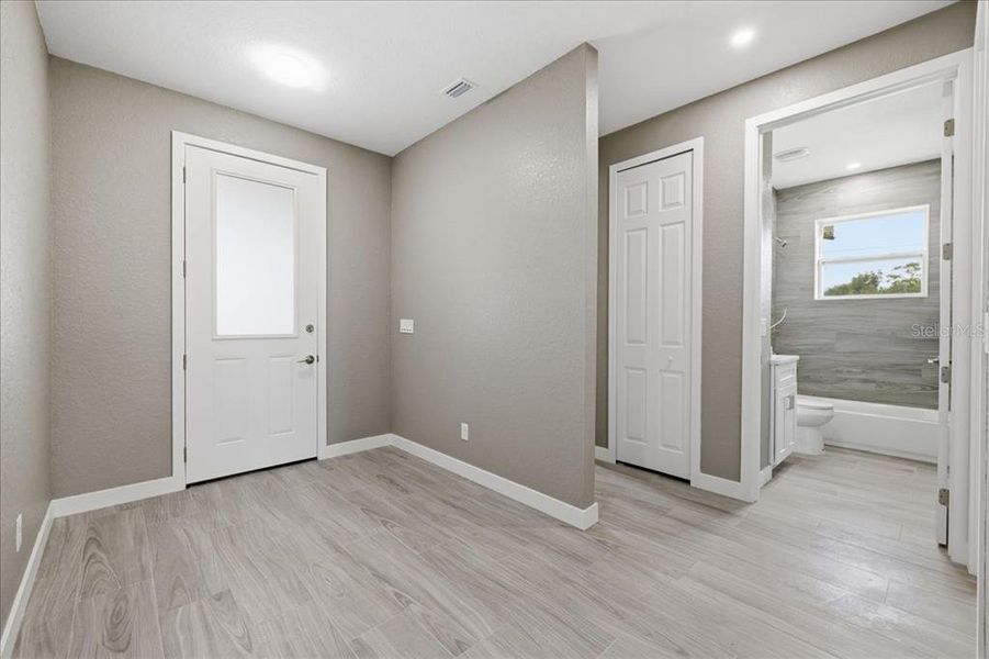Spacious, unfurnished interior of a new home in , North Port (Image 21).