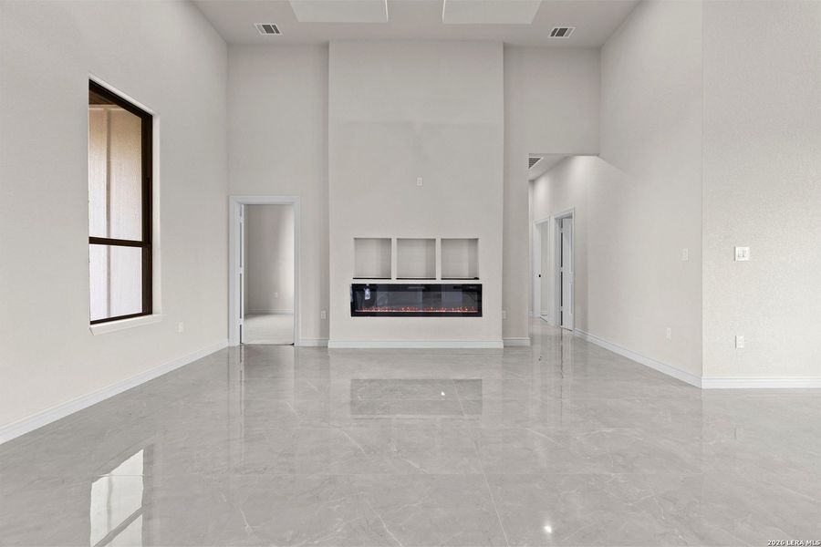 Spacious, unfurnished interior of a new home in , Atascosa (Image 21).