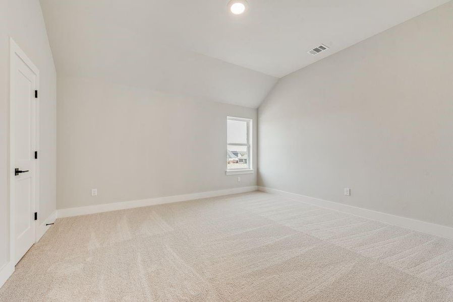 Spacious, unfurnished interior of a new home in Somerset Park, Rockwall (Image 31). Spacious, unfurnished interior of a new home in Somerset Park, Rockwall (Image 31).