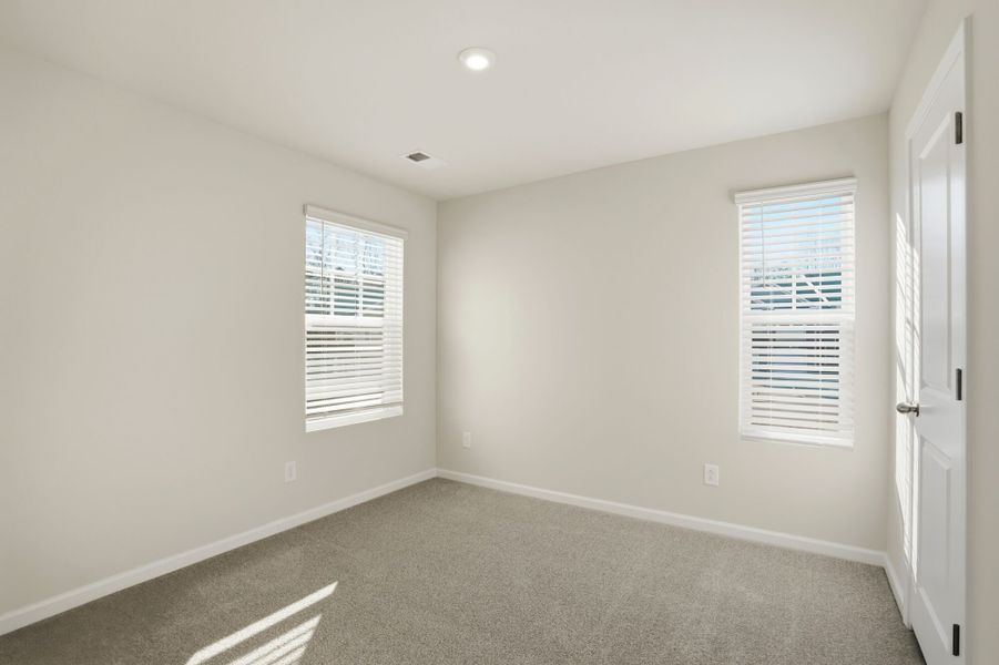 Spacious, unfurnished interior of a new home in Hedgecliff Townes, Kannapolis (Image 22).