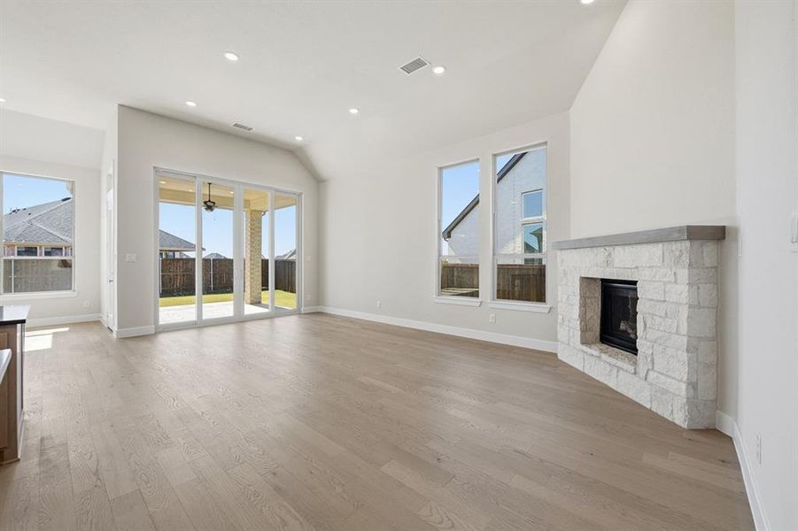 Spacious, unfurnished interior of a new home in Sandbrock Ranch: 60ft. lots, Aubrey (Image 24).