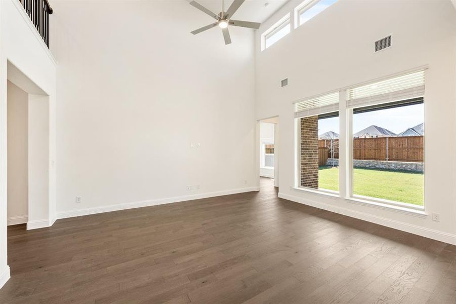 Spacious, unfurnished interior of a new home in Creekview Meadows, Pilot Point (Image 22).