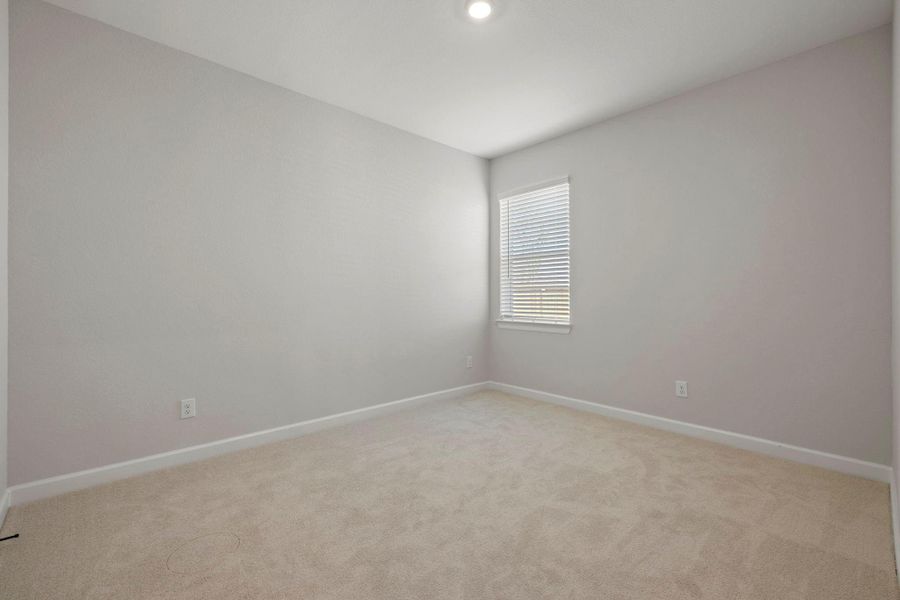 Spacious, unfurnished interior of a new home in Lago Mar, Texas City (Image 11).