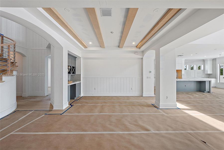 Formal Dining with Wet Bar Formal Dining with Wet Bar