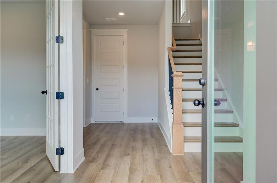Spacious, unfurnished interior of a new home in Barrett Pointe, Kennesaw (Image 12). Spacious, unfurnished interior of a new home in Barrett Pointe, Kennesaw (Image 12).