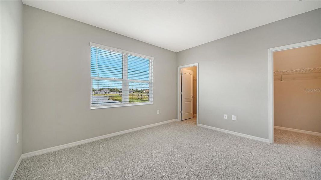 Spacious, unfurnished interior of a new home in , Sarasota (Image 16).