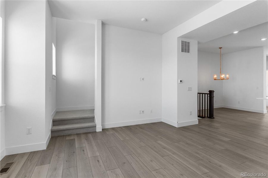 Spacious, unfurnished interior of a new home in Dillon Pointe - Skyview, Broomfield (Image 20).