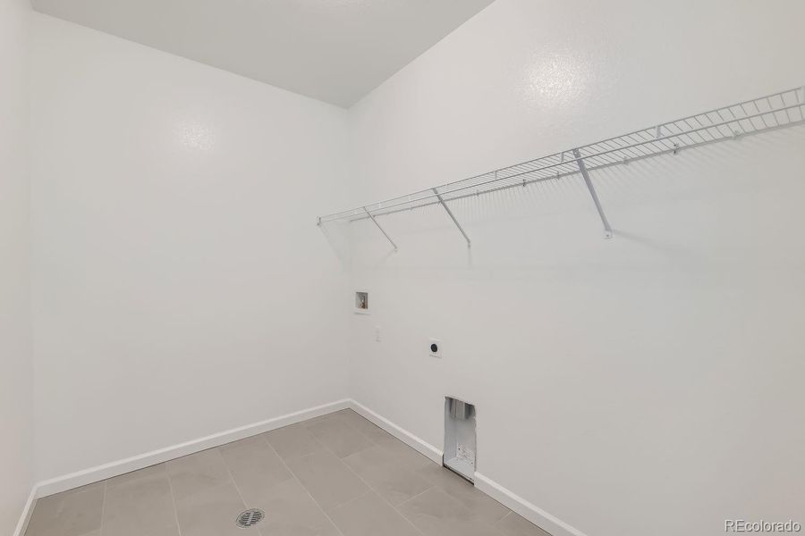 Spacious, unfurnished interior of a new home in Wolf Creek Run, Strasburg (Image 27).