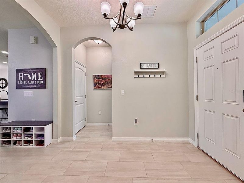 Spacious, unfurnished interior of a new home in Waterleigh, Winter Garden (Image 20). Spacious, unfurnished interior of a new home in Waterleigh, Winter Garden (Image 20).