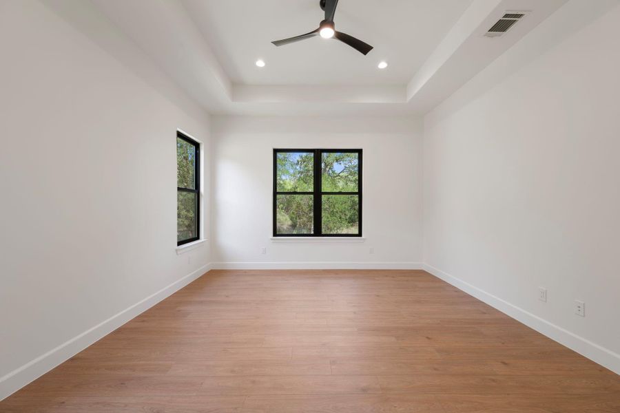 Spacious, unfurnished interior of a new home in , Horseshoe Bay (Image 36).