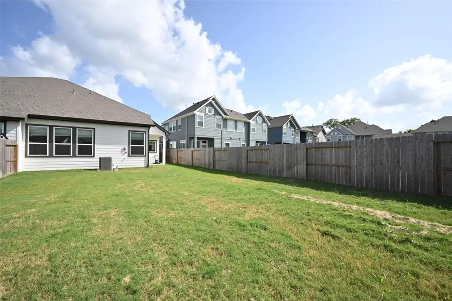 Exterior details and patio area of a home in , Missouri City (Image 4).