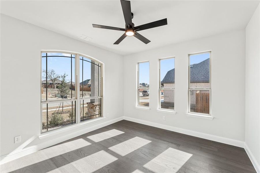 Spacious, unfurnished interior of a new home in Sable Creek, Sanger (Image 28).