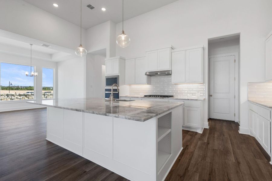 Large Center Island in Kitchen Large Center Island in Kitchen